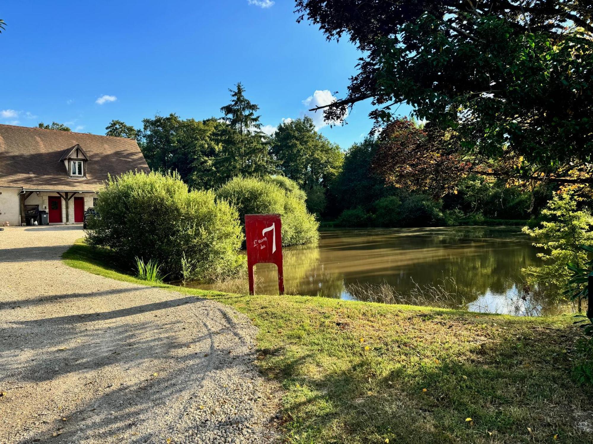 ホテル L'Etang Des 7 Le Controis-en-Sologne エクステリア 写真